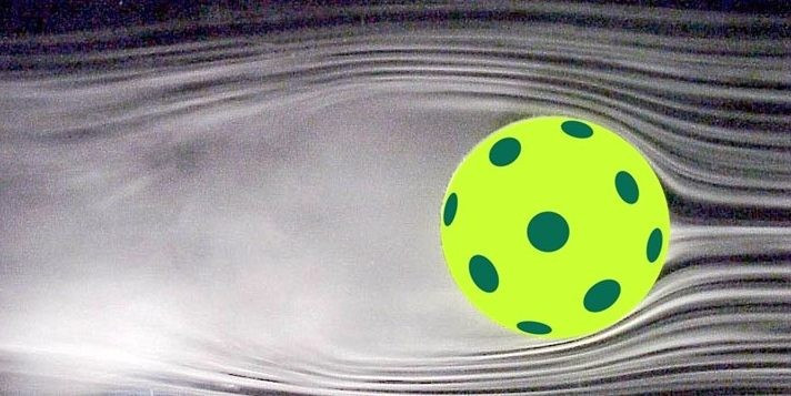 Áp dụng nó vào cú giao bóng Pickleball, Hipol cho biết bằng cách đưa vợt trượt qua bóng, để bóng xoáy lên trên trong một kỹ thuật gọi là "topspin", người chơi có thể làm không khí phía trên bóng Pickleball di chuyển nhanh hơn, trong khi không khí phía dưới di chuyển chậm hơn. Kết quả là họ sẽ tạo ra một lực hướng xuống, ép bóng xuống nhanh hơn, đồng thời giúp nó giữ được vận tốc cao khi chạm đất.