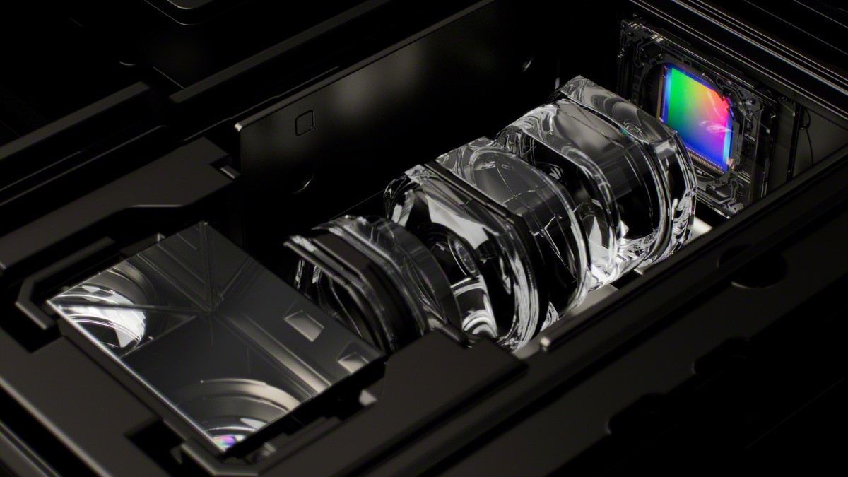 Sony đã dùng công nghệ này 3 năm nay, nhưng có giới hạn lớn về kích thước cảm biến và chất lượng thấu kính.