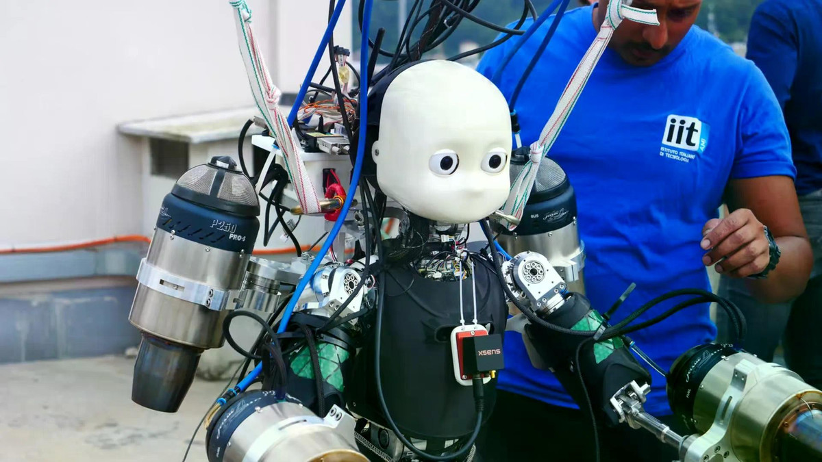 Sản phẩm đánh dấu bước ngoặt trong nghiên cứu robot di chuyển đa địa hình, đặc biệt là trong bối cảnh các nhiệm vụ cứu hộ, ứng phó thảm họa ngày càng cần đến sự hỗ trợ từ công nghệ tiên tiến.