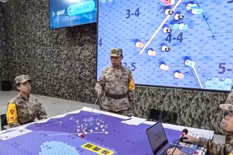 Diễn tập chiến tranh mô phỏng cuộc chạm trán giữa các phi cơ chiến đấu đa năng của Trung Quốc và Pháp. Ảnh: CCTV.