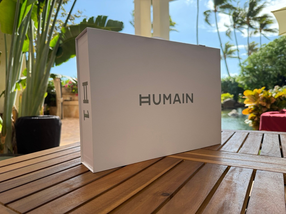 CEO Tareq Amin của Humain khẳng định rằng họ không tạo ra sản phẩm này để trở thành nhà sản xuất PC thông thường, mà để "định nghĩa lại trải nghiệm người dùng tương lai". Ông cho biết việc phát triển Humain One OS chỉ mất 7 tháng, một thời gian khá ngắn cho một dự án tham vọng như vậy.