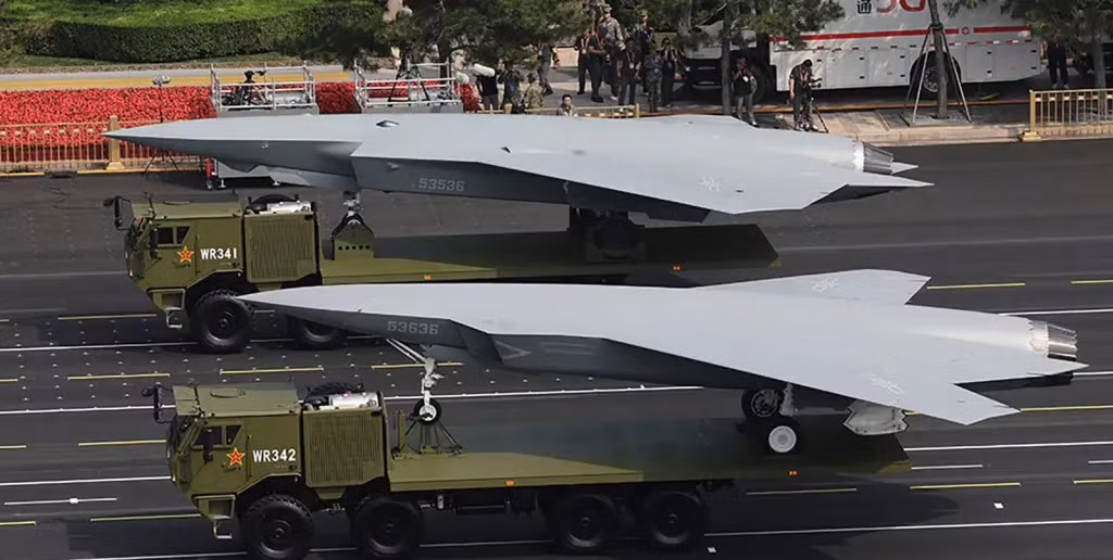 Trong những năm gần đây, đã có sự gia tăng đáng kể về số lượng thiết kế máy bay chiến thuật có người lái và không người lái mới với hình dạng lambda hoặc ít nhất là tương tự lambda. Ngay cả Trung Quốc và Nga cũng có những mẫu máy bay không người lái tương tự.