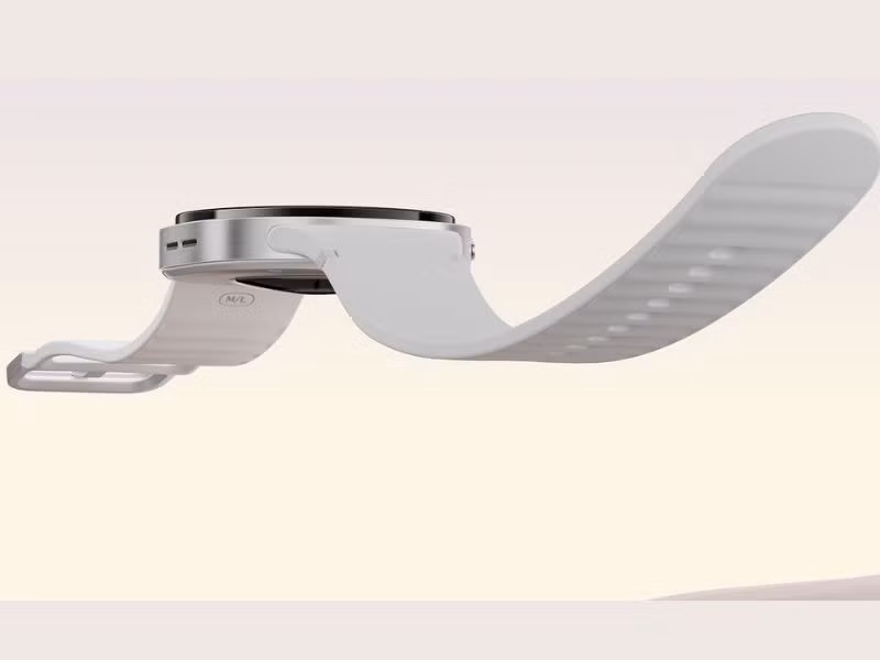 Để đạt được thiết kế mỏng nhất từ trước đến nay, cấu trúc bên trong của Galaxy Watch8 đã được thiết kế lại hoàn toàn và khả năng lắp ráp linh kiện được cải thiện 30%, giúp thiết kế mỏng hơn 11%. Kết hợp với hệ thống Dynamic Lug, thiết kế này chuyển động tự nhiên theo cổ tay bạn, mang lại sự thoải mái và độ ổn định được cải thiện3 cho độ vừa vặn tốt hơn và theo dõi sức khỏe chính xác.