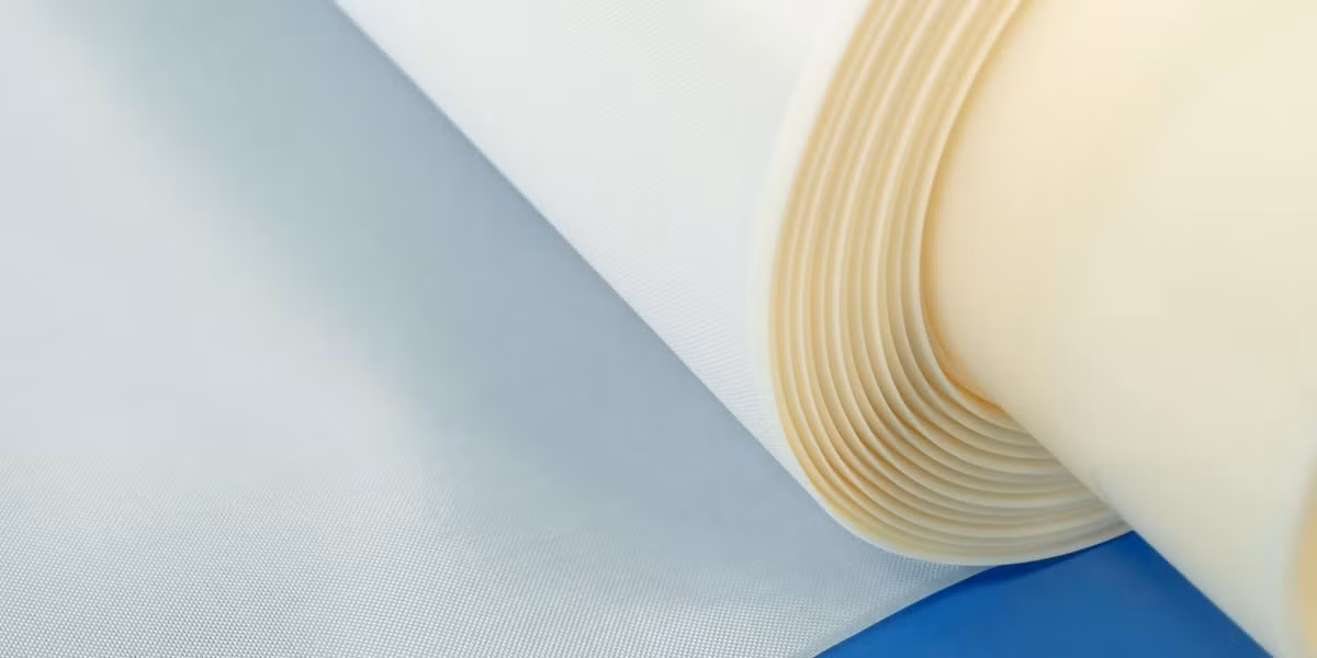 T.J. Tseng, chủ tịch của Unimicron - một trong chỉ hai nhà cung cấp cơ chất cao cấp cho chip AI của NVIDIA - xác nhận rằng những hạn chế về cơ chất chip cao cấp sẽ tiếp tục kéo dài sang năm tới. Với nguồn gốc từ một nhà máy được thành lập năm 1898, Nittobo đã ghi nhận doanh thu 109 tỷ yen trong năm tài chính trước, tăng 17% so với năm trước. Tỷ lệ lợi nhuận của công ty đã tăng vọt lên 15,1% so với 9%, chủ yếu do nhu cầu cho các ứng dụng AI.