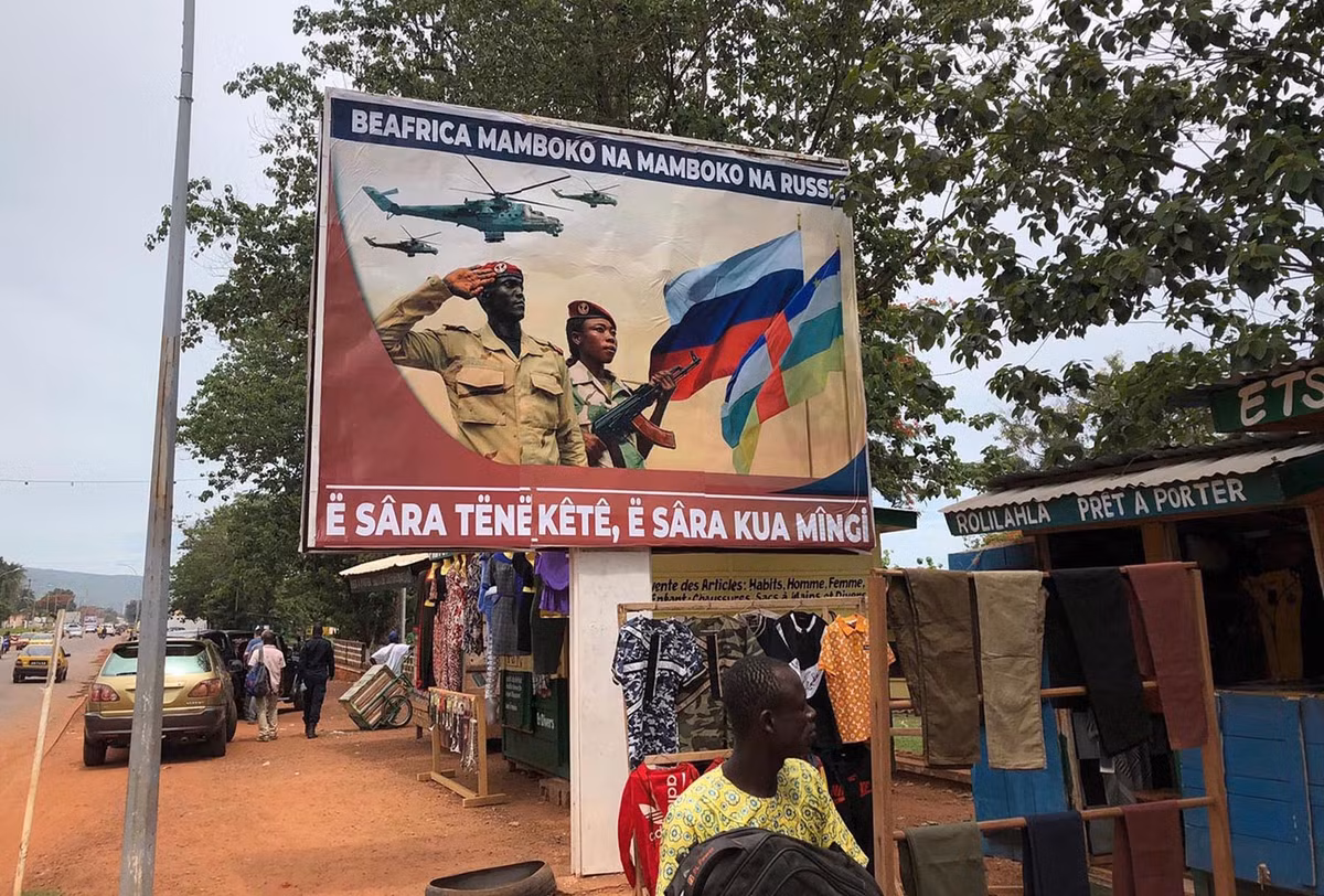 Cụ thể, thay vì thanh toán bằng tài nguyên thiên nhiên như trước đây, Nga yêu cầu đối tác trả bằng tiền mặt. Những thay đổi như vậy, theo các nguồn tin, nhằm mục đích tăng cường kiểm soát hoạt động quân sự trong khu vực.