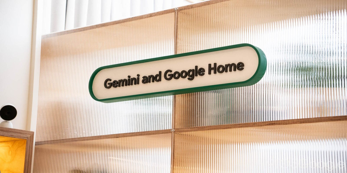 Sẽ không phải là thông báo của Google vào năm 2025 nếu không có AI tham gia vào cuộc trò chuyện. Thật phù hợp, Gemini hiện có các điều khiển nhà thông minh rộng hơn trước. Bạn có thể phát giọng nói của mình qua loa được kết nối hoặc tìm kiếm lịch sử clip camera của mình bằng cách nhập một truy vấn cụ thể trong ứng dụng Gemini.