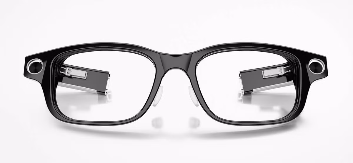 Chiếc kính này được chế tạo bằng cùng một gọng kính với kính AirGo Vision mà Solos ra mắt vào tháng 12 năm ngoái, tích hợp AI đa phương thức và trợ lý giọng nói hỗ trợ ChatGPT.