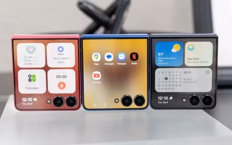 Mẫu điện thoại gập vỏ sò Galaxy Z Flip7 mỏng hơn, tăng kích thước hai màn hình, chip xử lý mới, tăng dung lượng pin, hỗ trợ AI tạo sinh tốt hơn.