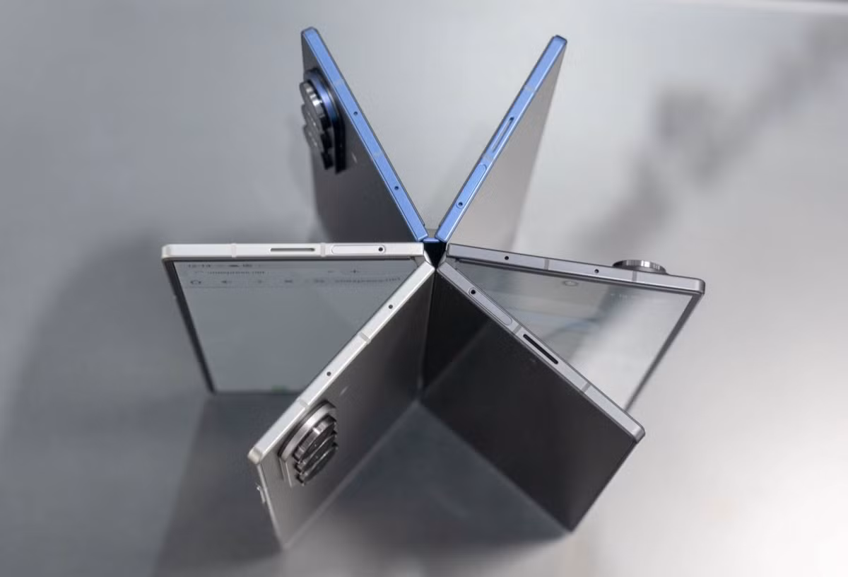 Máy hỗ trợ loạt tính năng AI tạo sinh với khả năng hiểu tiếng Việt được đánh giá tốt nhất trên thị trường. Ngoài những công cụ quen thuộc từ thế hệ trước như phiên dịch, soạn thảo văn bản, dịch nhanh, năm nay tính năng ấn tượng nhất là Gemini Live.