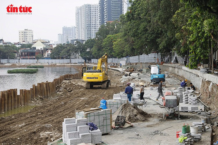 Từ tháng 7/2024, dự án cải tạo hồ Hoàng Cầu được khởi công với tổng mức đầu tư hơn 297 tỷ đồng, do Ban Quản lý Dự án Đầu tư Xây dựng quận Đống Đa làm chủ đầu tư và Tổng Công ty Cổ phần Xuất nhập khẩu và Xây dựng Việt Nam (VINACONEX) là đơn vị thi công.