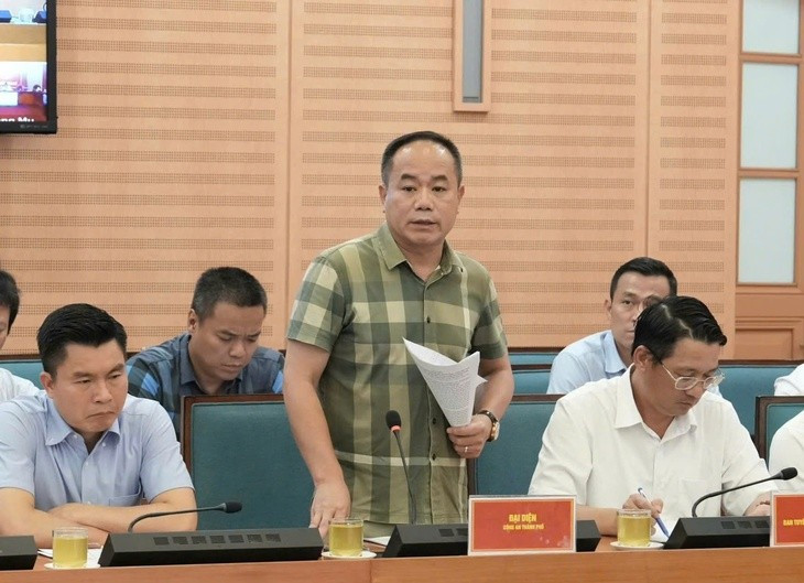 Trung tướng Nguyễn Thanh Tùng, giám đốc Công an Hà Nội phát biểu tại cuộc họp của UBND TP Hà Nội với 126 xã, phường trực - Ảnh: M.P.