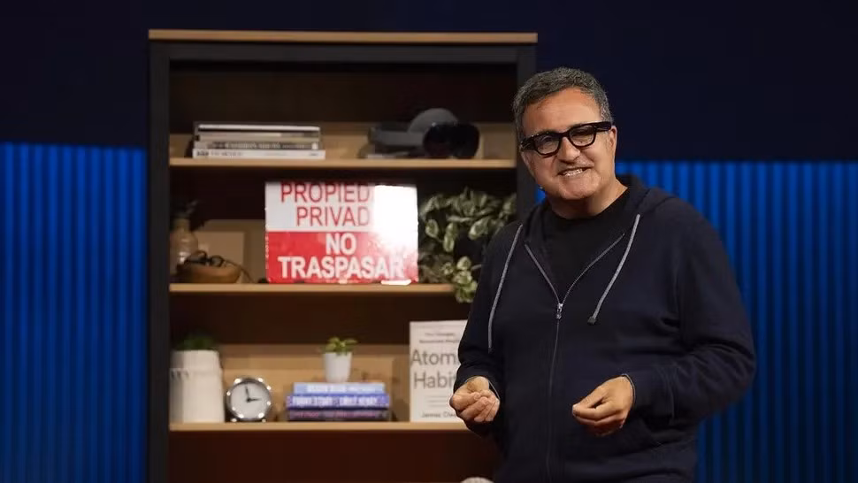 Google được cho là đang phát triển kính thông minh sử dụng công nghệ XR (Extended Reality – kết hợp giữa thực tế ảo và thực tế tăng cường). Các nguyên mẫu đã từng được trình diễn, song chưa có nhiều thông tin chi tiết.