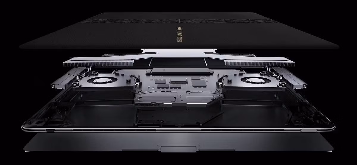 HUAWEI MateBook Fold Ultimate hiện đang được đặt hàng trước trên Vmall tại Trung Quốc và sẽ lên kệ từ ngày 6/6. Phiên bản 32GB/1TB có giá 24.000 tệ (khoảng 86 triệu đồng), trong khi phiên bản 32GB/2TB có giá 27.000 tệ (khoảng 97 triệu đồng).