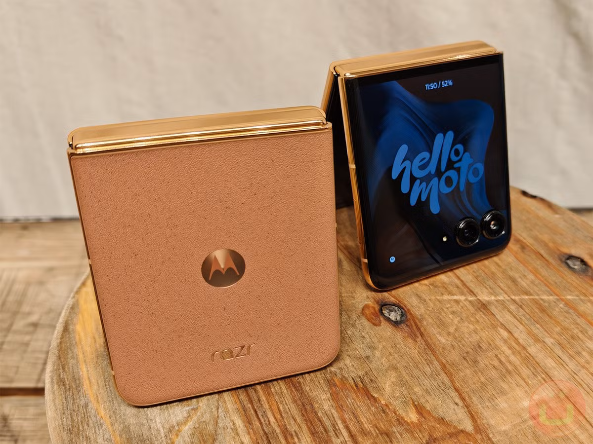 Motorola Razr 2025 Plus là lựa chọn đáng cân nhắc nếu bạn yêu thích điện thoại gập có thiết kế sang trọng, màn hình phụ lớn và giao diện phần mềm hiện đại. Máy mang đến trải nghiệm sử dụng mượt mà, tích hợp cả Moto AI lẫn Google Gemini, cùng nhiều tính năng thông minh hữu ích.