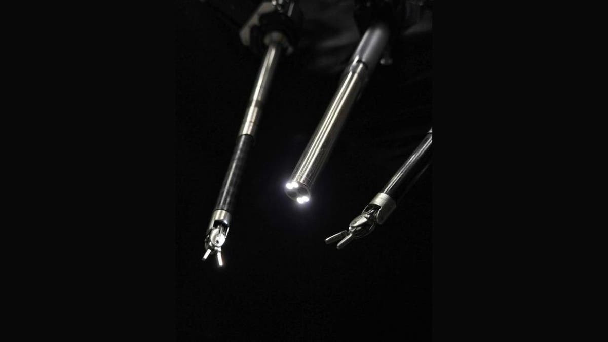 Mặc dù SRT-H đã đạt được thành công đáng kể trong môi trường được kiểm soát, robot này vẫn chưa sẵn sàng để sử dụng trên bệnh nhân thực tế. Tuy nhiên, hiệu suất của nó trong các thử nghiệm đã cung cấp cái nhìn sơ bộ về tương lai của phẫu thuật, nơi robot có thể thực hiện các thủ thuật với sự can thiệp tối thiểu từ con người.