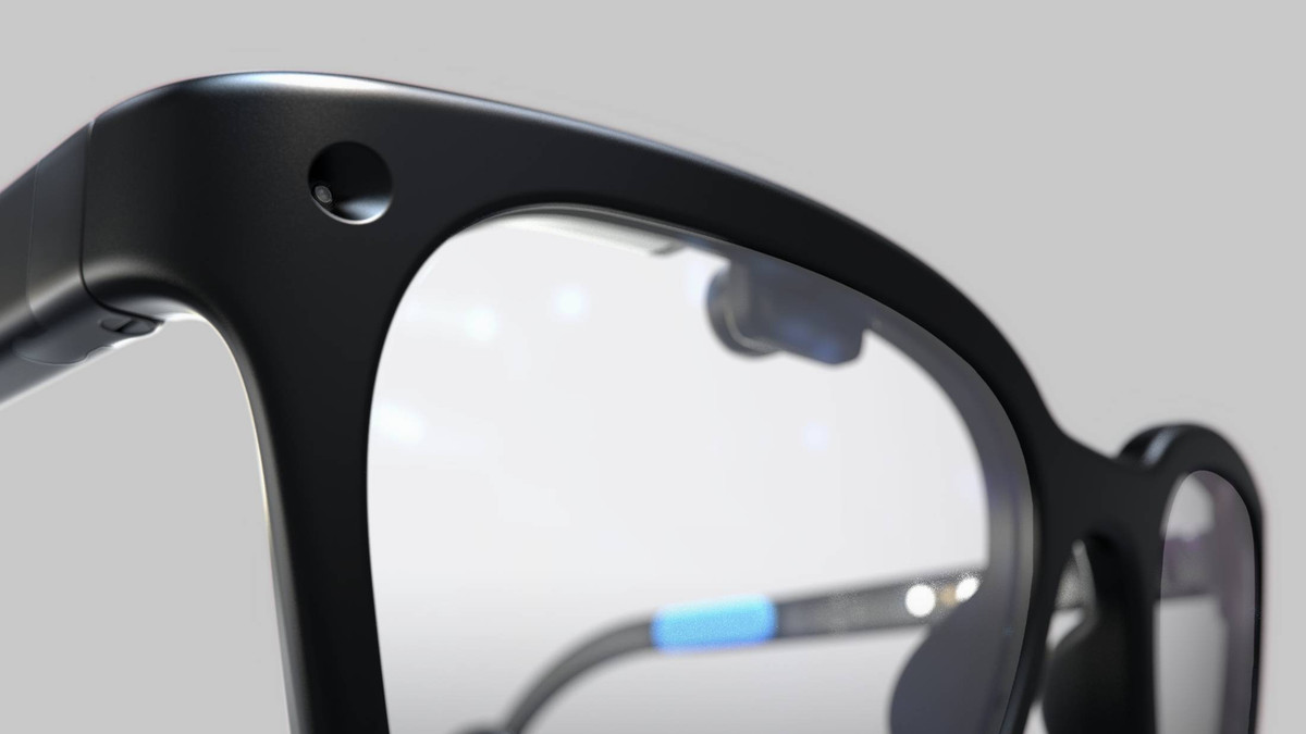 Brilliant tự hào khoe rằng Halo được trang bị camera, micro và loa truyền âm qua xương trong khung máy mỏng manh. Một điểm yếu cố hữu của nhiều loại kính thông minh là phải đánh đổi để giảm trọng lượng mà vẫn cung cấp đủ chức năng hữu ích.