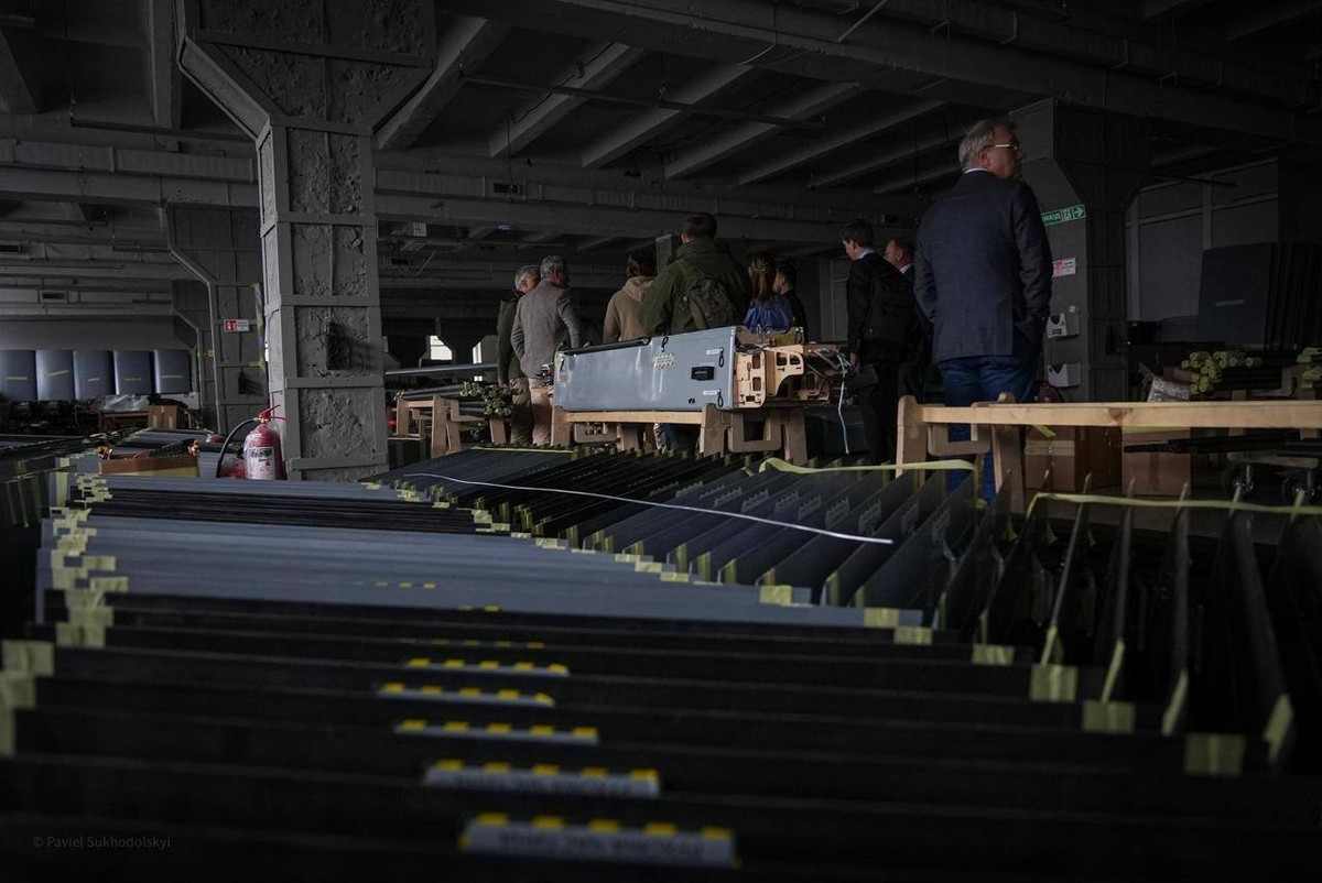 Các quan chức phương Tây khảo sát tại một cơ sở sản xuất UAV bên ngoài Ukraine.