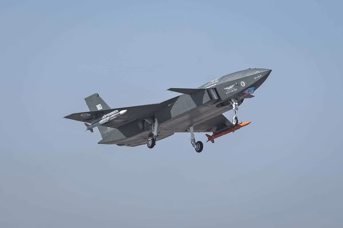 Tập đoàn quốc phòng Baykar của Thổ Nhĩ Kỳ ngày 30/11 thông báo máy bay không người lái (UAV) vũ trang mang tên Kizilelma đã khai hỏa tên lửa đối không ngoài tầm nhìn Gokdogan, trong cuộc thử nghiệm bắn đạn thật diễn ra hồi tuần trước.