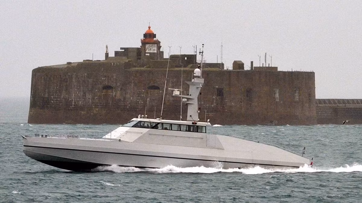 Mặc dù CMN có HSI32 Mk III, nhưng phiên bản này khác với Mk II ở chỗ được bổ sung thêm tên lửa. Mặc dù phiên bản được sử dụng để trình diễn có trang bị bệ phóng tên lửa, nhưng buổi trình diễn được thực hiện mà không có tên lửa và do đó sử dụng biến thể Mk II, công ty cho biết.