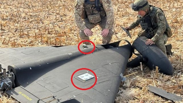 Tuy nhiên, phiên bản mới khiến cuộc chơi không còn như cũ. Dòng Shahed-136 MS được tích hợp cảm biến hồng ngoại, thuật toán trí tuệ nhân tạo và hệ thống định vị kháng nhiễu hiện đại, biến một thứ vốn được ví như “đạn pháo bay” thành một UAV thông minh, có khả năng thích nghi và xuyên thủng lớp phòng không tinh vi hơn nhiều.