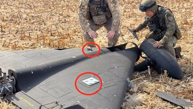 Tuy nhiên, phiên bản mới khiến cuộc chơi không còn như cũ. Dòng Shahed-136 MS được tích hợp cảm biến hồng ngoại, thuật toán trí tuệ nhân tạo và hệ thống định vị kháng nhiễu hiện đại, biến một thứ vốn được ví như “đạn pháo bay” thành một UAV thông minh, có khả năng thích nghi và xuyên thủng lớp phòng không tinh vi hơn nhiều.