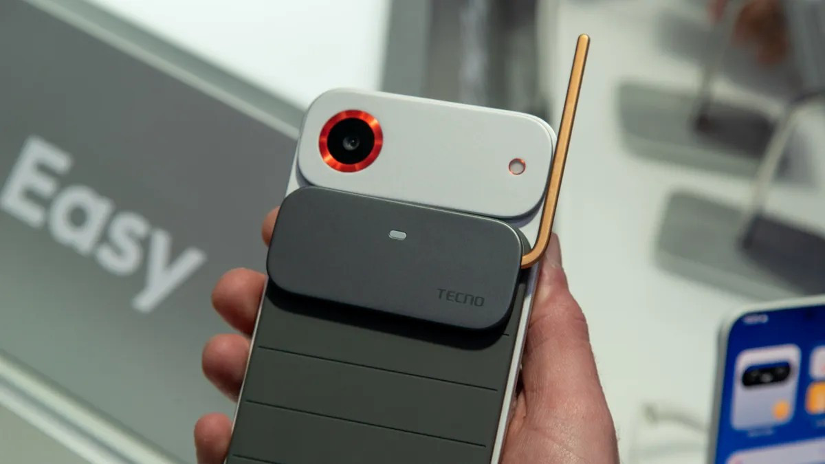 Ngoài camera, các mô-đun khác gồm micro rời, loa ngoài, phụ kiện giống gương selfie kèm đèn và một ăng ten được cho là có thể tăng cường sóng di động trong điều kiện tín hiệu yếu, dù hiệu quả thực tế vẫn còn bỏ ngỏ.