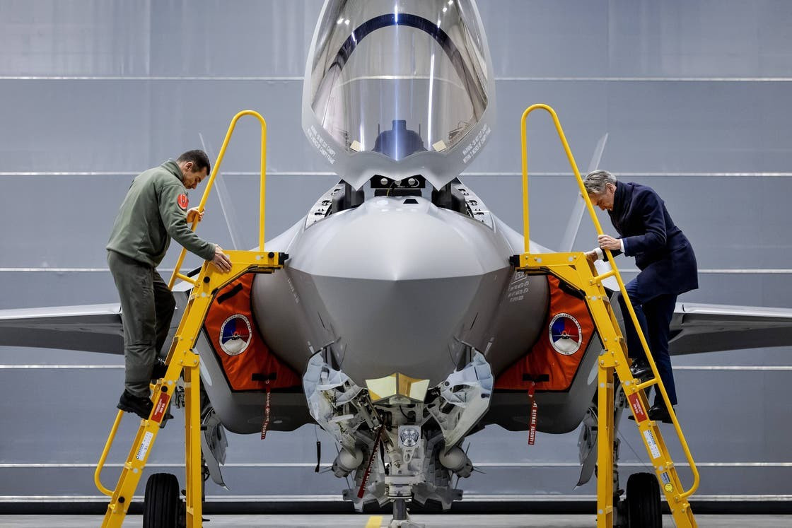 Cửa hút và xả động cơ là một trong những khu vực nhạy cảm nhất đối với máy bay tàng hình. Tín hiệu radar phía sau của F-35 được biết đến là một điểm yếu trong thiết kế , và những cải tiến ở đây rõ ràng sẽ rất đáng hoan nghênh, đặc biệt là khi hệ thống phòng không của đối phương ngày càng mạnh mẽ.