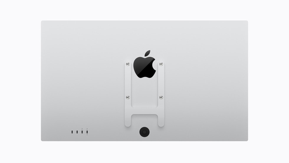 Mẫu màn hình này hỗ trợ Thunderbolt 5 với hai cổng, cho phép kết nối chuỗi tối đa bốn màn hình Studio Display, đạt tổng gần 60 triệu điểm ảnh. Hai cổng USB-C bổ sung dùng cho phụ kiện và sạc.