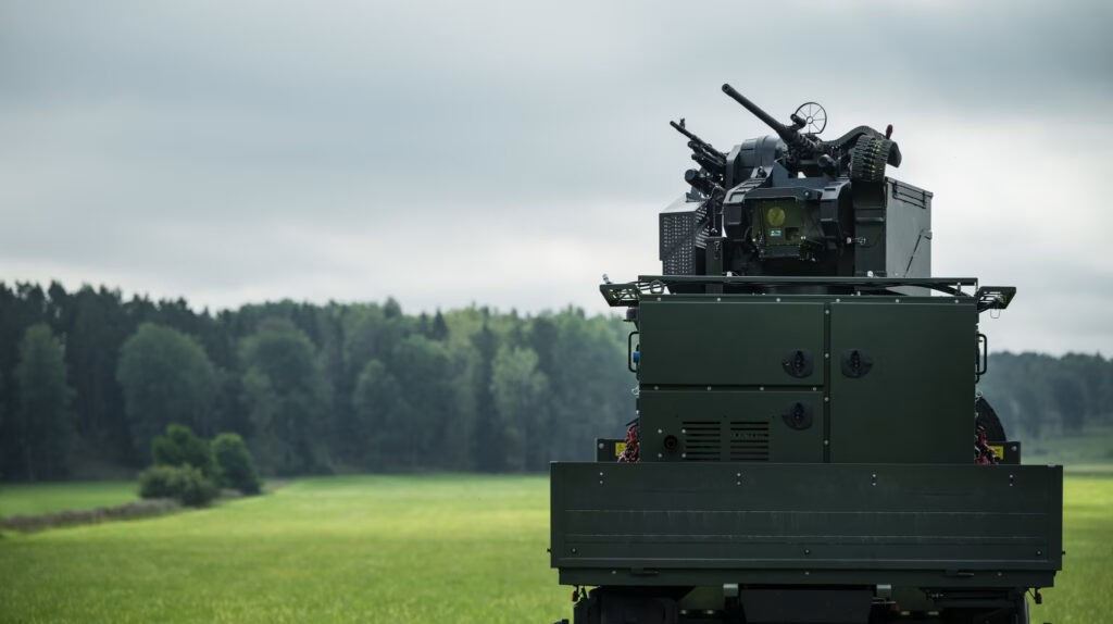 Saab, FMV và lực lượng không quân đã cải tiến công nghệ hiện có thành một hệ thống chống máy bay không người lái. Kết quả là sự kết hợp giữa radar nhiệm vụ Giraffe 1X của công ty, trạm vũ khí từ xa Trackfire, các công cụ tác chiến điện tử và hệ thống chỉ huy và kiểm soát phòng không tầm ngắn.