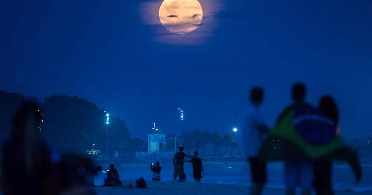 Hãy chuẩn bị thiết bị, lựa chọn địa điểm phù hợp để không bỏ lỡ cơ hội thưởng thức và lưu giữ vẻ đẹp kỳ ảo của siêu trăng tháng 10.2025 - một hiện tượng thiên văn đầy mê hoặc.