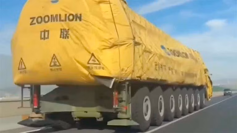 Các xe phóng có vỏ bọc trông giống như cần cẩu, cũng như cần trục và bạt che. Điều này khiến chúng trông giống như các phương tiện thông thường. Các dấu hiệu và hình dạng của chúng được thiết kế để hòa lẫn với giao thông và khu vực công nghiệp khác.