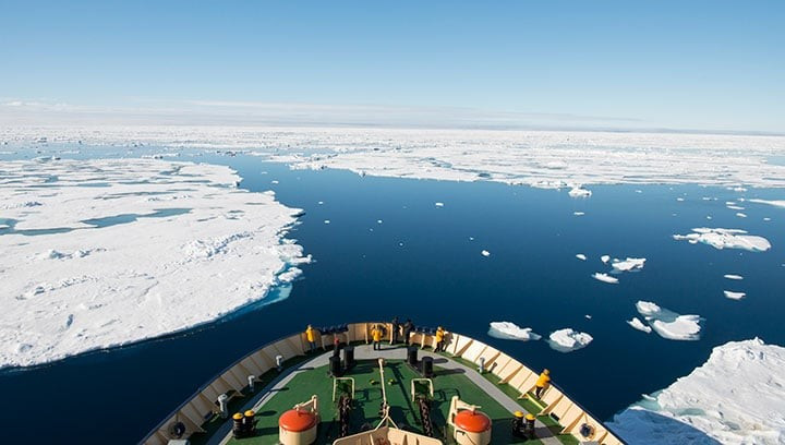 Tuyến đường này làm giảm đáng kể khoảng cách vận chuyển, khi Nga khẳng định tuyến đường này giúp giảm một nửa hành trình từ Murmansk đến các cảng Nhật Bản so với kênh đào Suez, rút ngắn thời gian vận chuyển từ khoảng 37 ngày xuống còn 18 ngày.