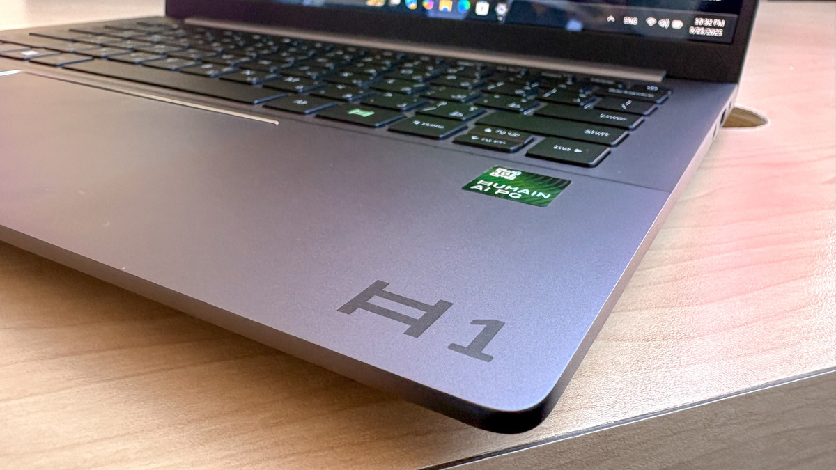 Humain có kế hoạch bán Horizon Pro cho cả doanh nghiệp và người tiêu dùng thông qua mô hình thuê bao bao gồm bộ giải pháp AI. Đối với khách hàng cá nhân, các ứng dụng AI sẽ được cài đặt sẵn nhưng cần kích hoạt để sử dụng. Công ty cũng dự định tặng 500 chiếc laptop cho sinh viên.