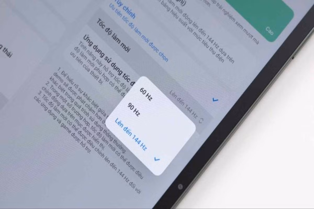 Với kích thước màn hình hơn 11 inch, máy vẫn đủ lớn để làm việc nhưng không quá cồng kềnh khi mang theo trong balo. Màn hình cũng là một trong những điểm khiến chiếc tablet này tạo ấn tượng tốt. Xiaomi trang bị tấm nền LCD 11,2 inch độ phân giải 3.2K, tần số quét 144 Hz và hỗ trợ Dolby Vision.