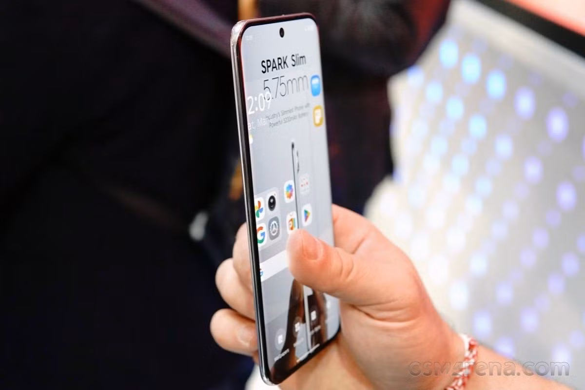 Sự xuất hiện của Galaxy S25 Edge và những tin đồn về iPhone Air hay là Techno Spark Slim với độ dày chỉ 5,75 mm v.v.. cho thấy cuộc đua này có thể sẽ trở lại, nhưng với một sự cân bằng tốt hơn giữa thiết kế, hiệu năng và thời lượng pin, đặc biệt là trong thời điểm mà công nghệ pin silicon-carbon đang phát triển rất mạnh.