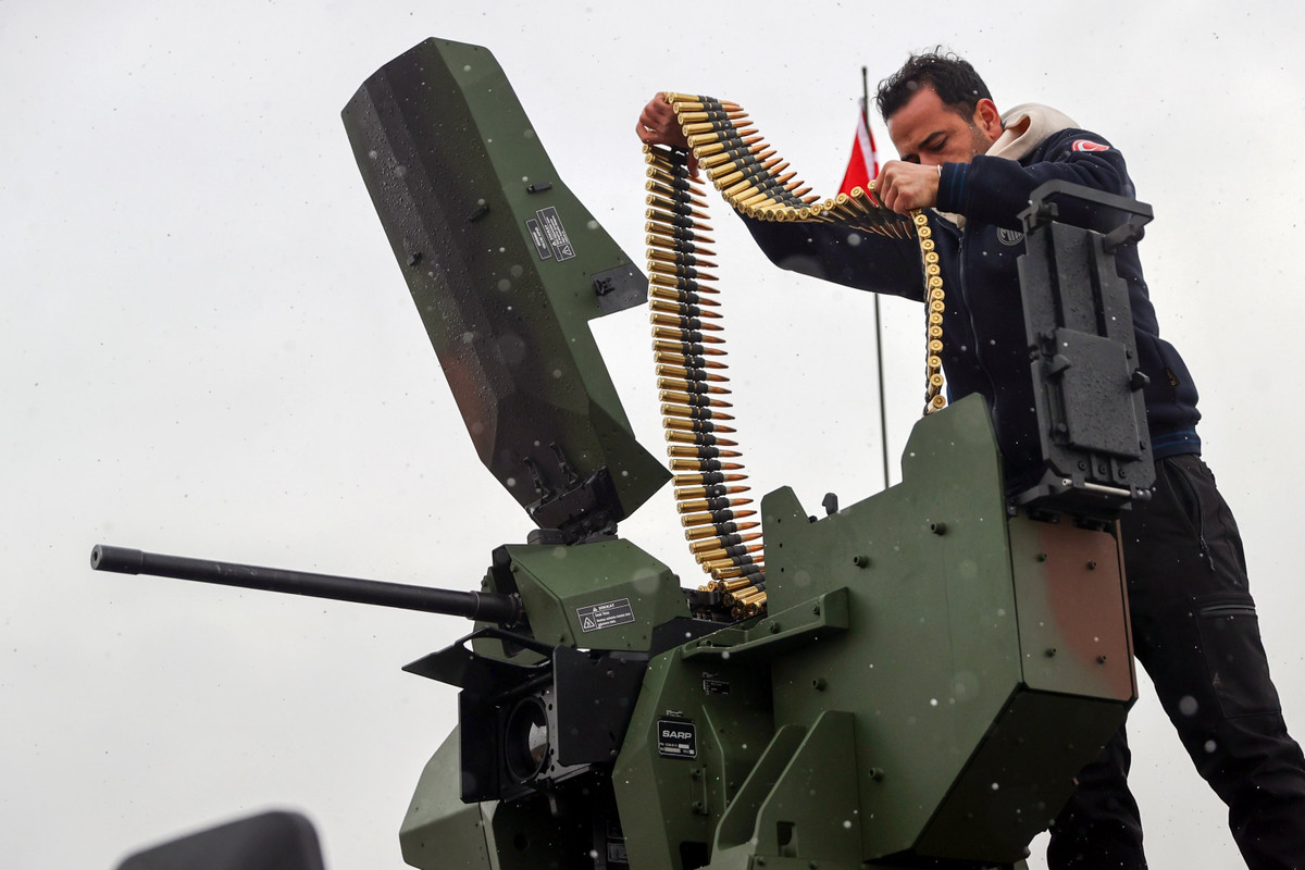 Các báo cáo về chương trình này liên kết rõ ràng hệ thống dẫn động hoàn toàn bằng điện của xe với việc giảm thiểu dấu hiệu âm thanh và nhiệt. Qua đó giảm khoảng cách phát hiện chuyển động của xe bánh xích, trong khi bất kỳ sự giảm nào về tín hiệu nhiệt trong quá trình di chuyển chậm và dừng ngắn đều có thể làm phức tạp việc xác nhận nhanh chóng thông qua máy ảnh nhiệt cầm tay và cảm biến trên không.