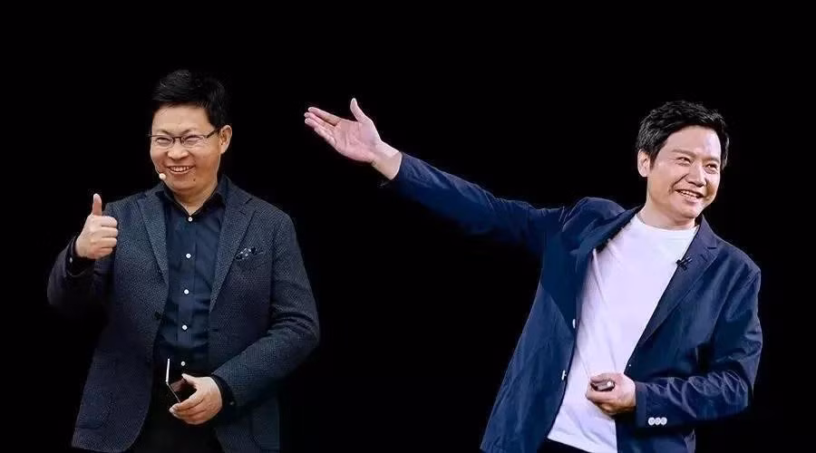 Yu Chengdong và Lei Jun. Ảnh: QQ News.