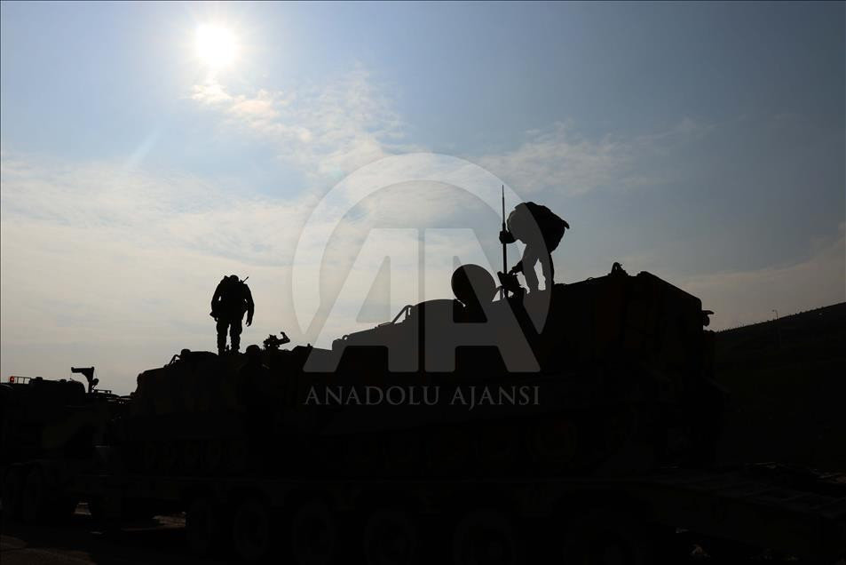 Quân đội Syria, đã trải qua quá trình tái cấu trúc kể từ khi thay đổi lãnh đạo, là đối tượng nhận được đoàn xe viện trợ. Thổ Nhĩ Kỳ và Syria đã chính thức hóa hợp tác quốc phòng vào đầu năm nay như một phần của quá trình bình thường hóa rộng lớn hơn, bao gồm phối hợp an ninh biên giới và các biện pháp chung nhằm khôi phục quyền kiểm soát trung ương đối với miền bắc Syria.