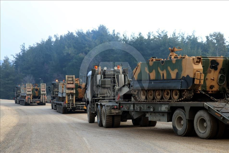 Việc triển khai này diễn ra sau thỏa thuận hợp tác quân sự giữa Thổ Nhĩ Kỳ và Syria ký kết vào tháng 8 năm 2025, theo đó Ankara cam kết cung cấp vũ khí và thiết bị để giúp tái thiết lực lượng vũ trang Syria.