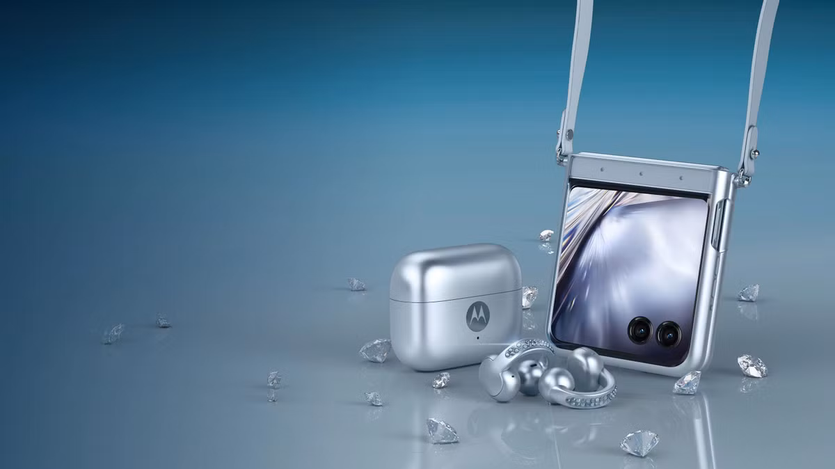 Đợt mở bán đầu tiên dự kiến diễn ra vào ngày 7/8 tại Mỹ thông qua trang web Motorola.com và các nhà bán lẻ đối tác.