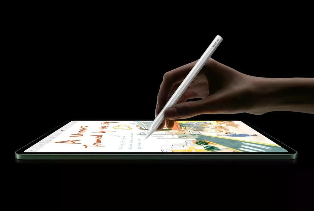 Với những người thích làm việc trên tablet, Xiaomi cũng bổ sung nhiều tính năng hỗ trợ. Máy chạy HyperOS 3 trên nền Android 16 với các chế độ đa nhiệm, chia màn hình và chế độ Workstation để tạo trải nghiệm giống máy tính hơn. Ngoài ra máy còn hỗ trợ bàn phím và bút stylus để ghi chú hoặc chỉnh sửa tài liệu.