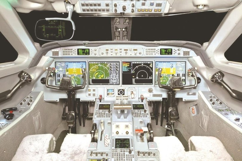 Để giải quyết triệt để vấn đề, Mỹ đã từ bỏ con đường cải hoán máy bay vận tải quân sự, sử dụng máy bay phản lực thương gia Gulfstream G550 cải hoán thành EA-37B.