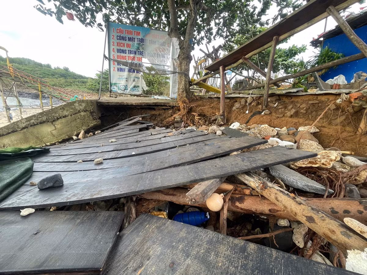 Nhiều cơ sở du lịch tại điểm du lịch Gềnh Yến (xã Vạn Tường, phía Bắc tỉnh Quảng Ngãi) bị sóng đánh sập hoàn toàn, nền đất cũng bị cuốn trôi. Toàn bộ khu vực này trở nên tan hoang sau cơn bão.