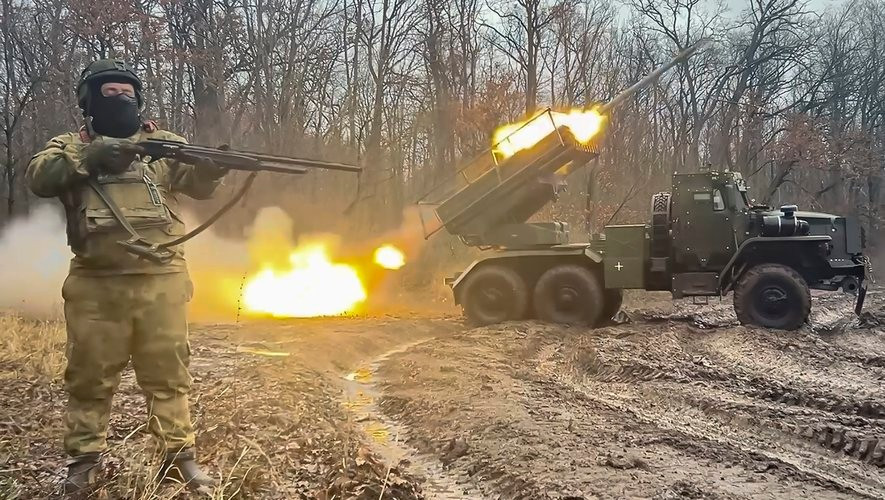 Tuy nhiên, theo NK News, Triều Tiên đã thích nghi hệ thống này để triển khai trên các xe SUV nhẹ hoặc xe bán tải thông thường, tăng tính cơ động và khả năng ngụy trang trên chiến trường.