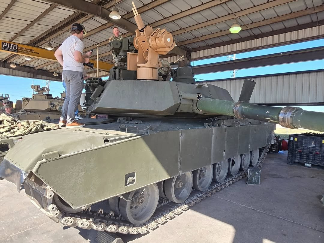 Các lựa chọn như Trạm vũ khí điều khiển từ xa thông thường hoặc súng máy M2 và M240 gắn tại chỗ có thể giải quyết các mối đe dọa như vậy nhưng vẫn hoàn toàn phụ thuộc vào nhận thức tình huống của xạ thủ.