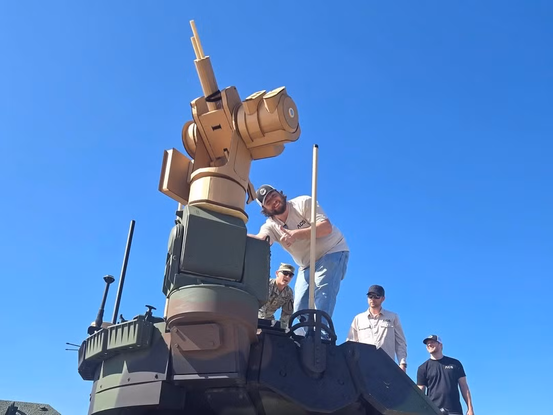 Với sự ra đời của máy bay không người lái bằng cáp quang, ngay cả các biện pháp gây nhiễu và tác chiến điện tử cũng mất đi hiệu quả, vì tín hiệu điều khiển được duy trì thông qua những sợi cáp dài và mỏng.