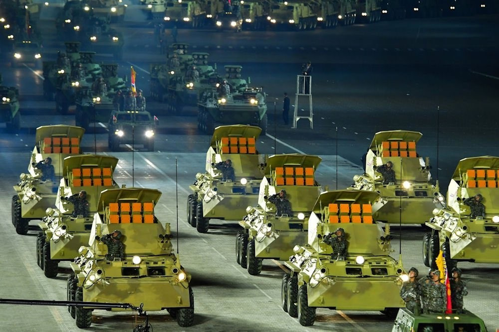 Tính năng này giúp tên lửa có thể tấn công mục tiêu không nằm trong tầm nhìn trực tiếp, vượt qua các chướng ngại vật tự nhiên hoặc nhân tạo. Hệ thống Bulsae-4 thường được gắn trên xe bọc thép 6 bánh M-2010 hoặc các xe tải quân sự chuyên dụng.