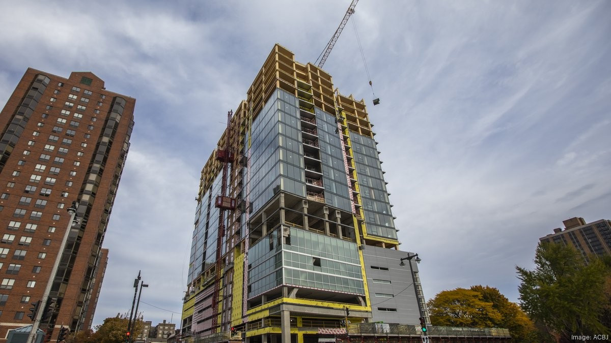 Trong vài năm gần đây, xu hướng xây dựng bằng gỗ đã hồi sinh mạnh mẽ ở Mỹ. Thành phố Milwaukee – nơi có tòa tháp gỗ cao nhất thế giới (Ascent MKE, cao 87 m) – vừa công bố kế hoạch xây dựng tòa tháp gỗ cao 183 m.