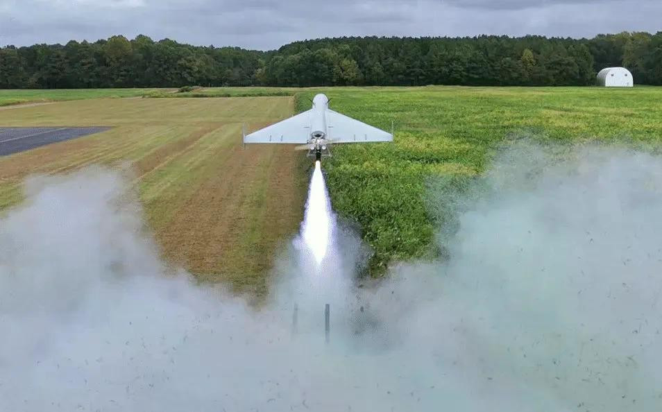 "Tổng thống đã ra lệnh hành động táo bạo, và những người lính dũng cảm của chúng ta, bao gồm binh sĩ, thủy thủ, phi công, lính thủy đánh bộ, lực lượng bảo vệ và lực lượng tuần duyên, đang đáp lại lời kêu gọi," Đô đốc Brad Cooper, chỉ huy của CENTCOM, cho biết trong thông cáo báo chí.