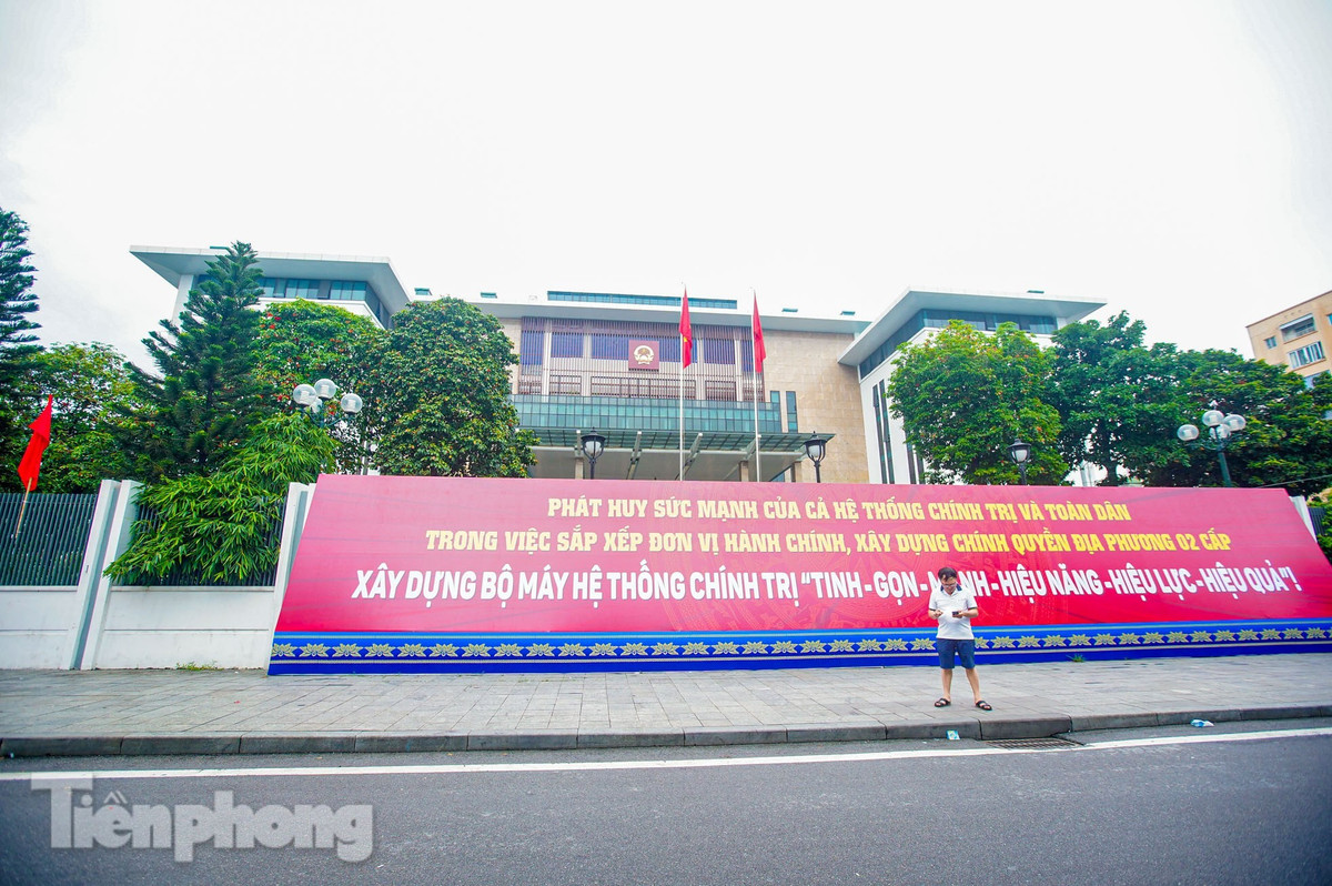 Trụ sở cũ quận Đống Đa, 59-61 Hoàng Cầu, nay thành trụ sở phường Đống Đa và phường Ô Chợ Dừa.